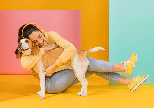 mujer con su mascota